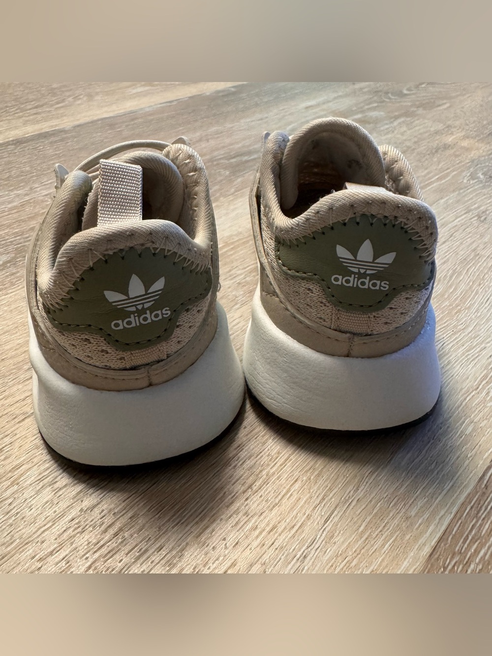 Toddler kids adidas shoes size 5 - Picture 3 of 7